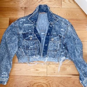 • Cropped Jean jacket •